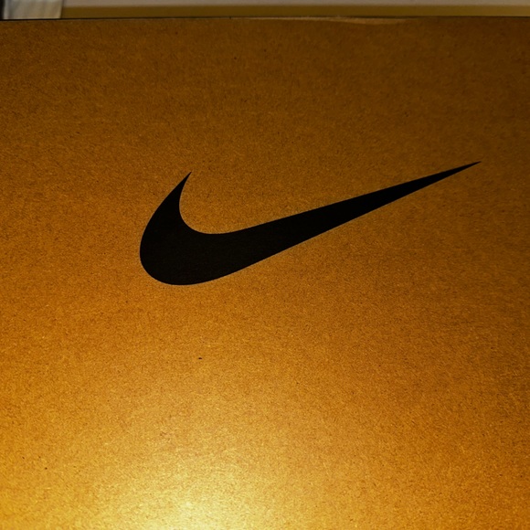 Retro Cherry 12s dead stock! fresh dead Js! Lol - Picture 3 of 10